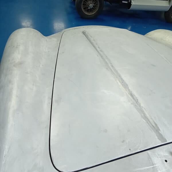 27.05.2025 1969 Aston Martin DB6 Volante Blue bonnet 3