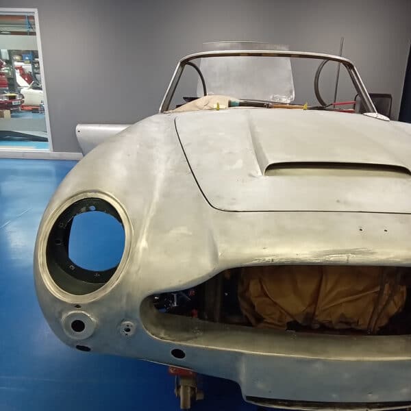 27.05.2025 1969 Aston Martin DB6 Volante Blue bonnet 4