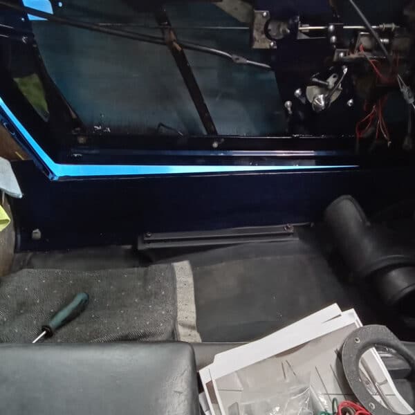 27.05.2025 1976 Jensen Interceptor Blue Interior pieces 5