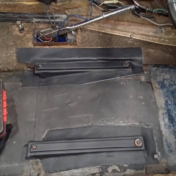 27.05.2025 1976 Jensen Interceptor Blue Interior pieces 6