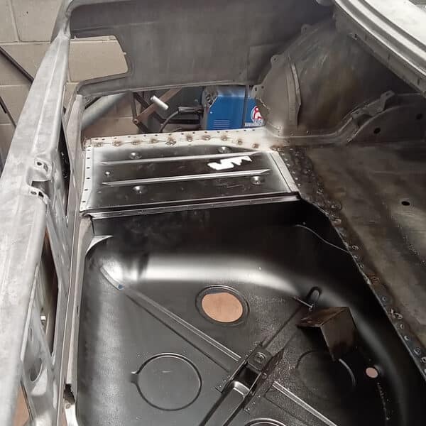 27.05.2025 1978 Mercedes 350SL Red Boot Floor 19