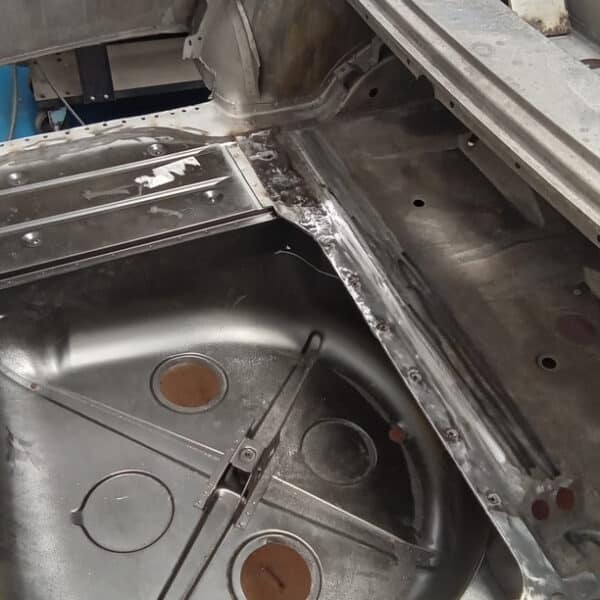 27.05.2025 1978 Mercedes 350SL Red Boot Floor 20