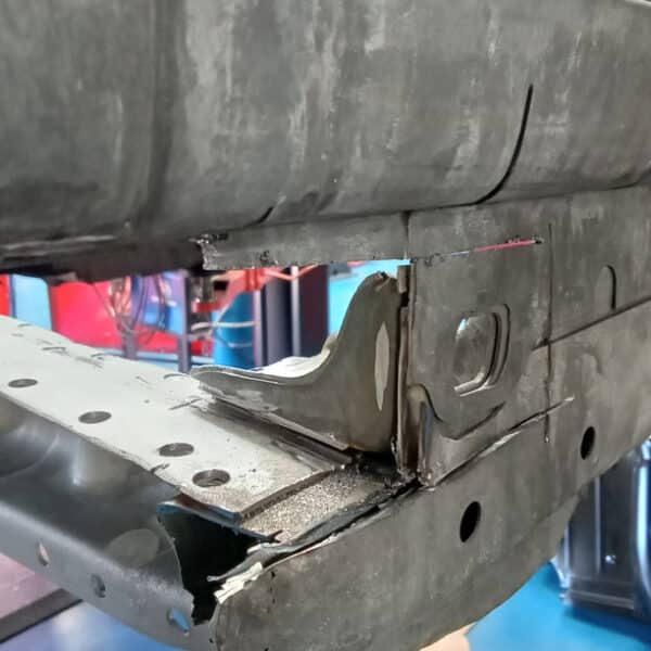 27.05.2025 1978 Mercedes 350SL Red Boot Floor 6