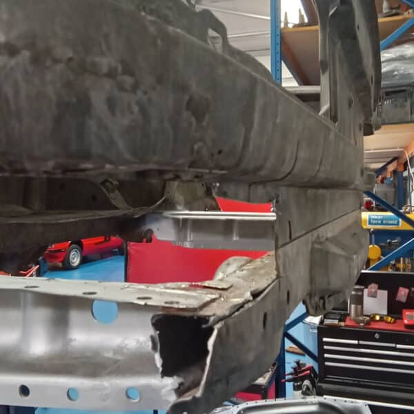 27.05.2025 1978 Mercedes 350SL Red Boot Floor 7