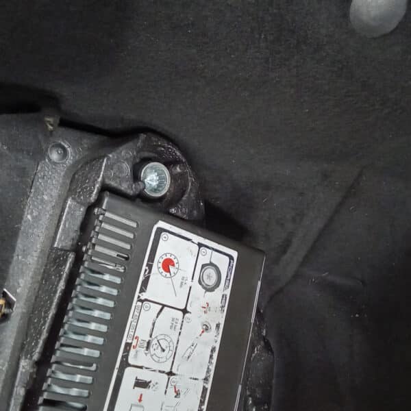 27.05.2025 1987 Rover Vitesse Black column 1