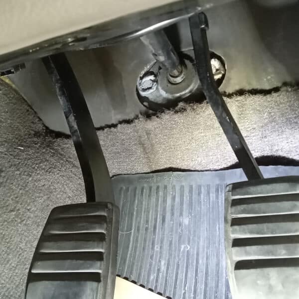 27.05.2025 1987 Rover Vitesse Black column 3
