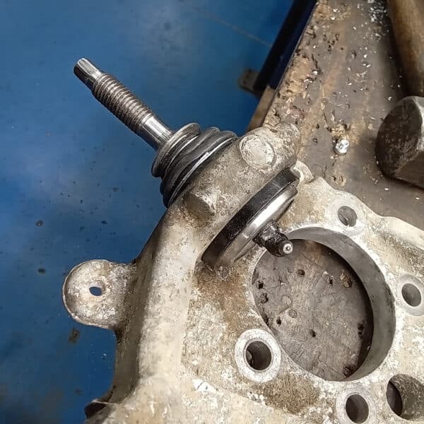 27.05.2025 2002 Ford Thunderbird Black suspension 1