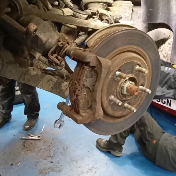 27.05.2025 2002 Ford Thunderbird Black suspension 13