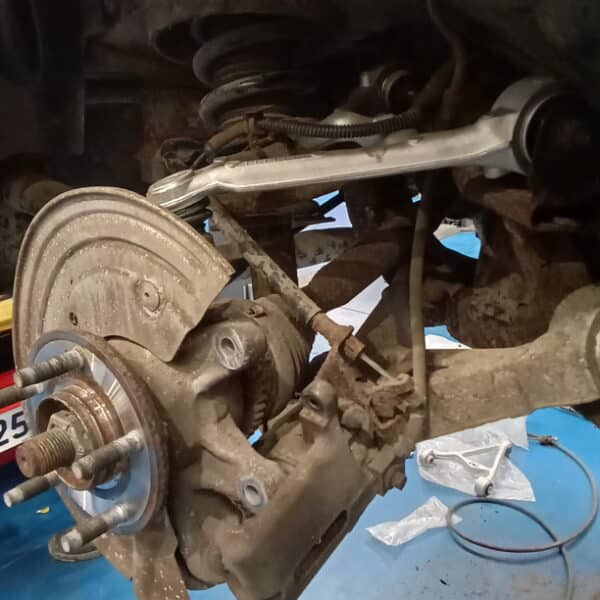 27.05.2025 2002 Ford Thunderbird Black suspension 16