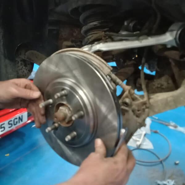 27.05.2025 2002 Ford Thunderbird Black suspension 17
