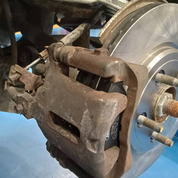 27.05.2025 2002 Ford Thunderbird Black suspension 19