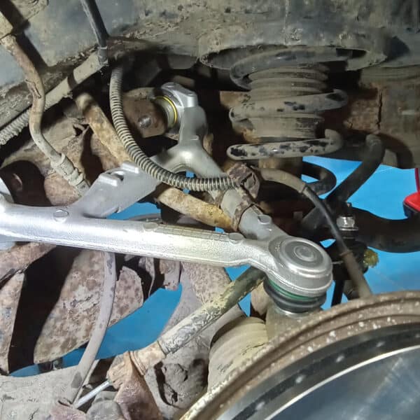 27.05.2025 2002 Ford Thunderbird Black suspension 20