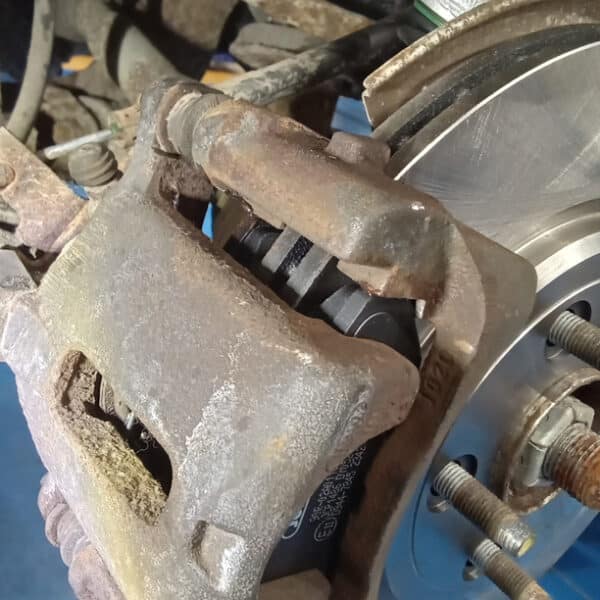 27.05.2025 2002 Ford Thunderbird Black suspension 21
