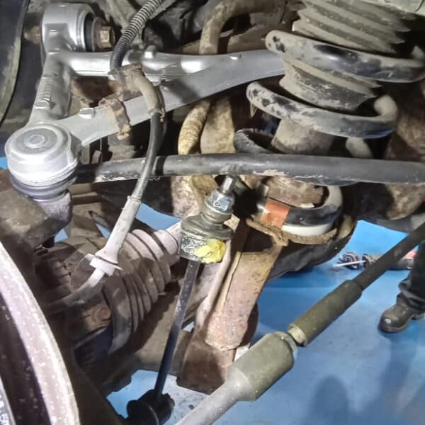 27.05.2025 2002 Ford Thunderbird Black suspension 22
