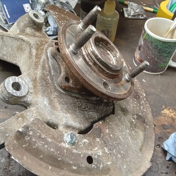 27.05.2025 2002 Ford Thunderbird Black suspension 3