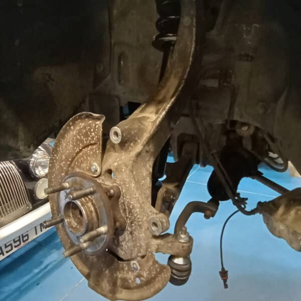 27.05.2025 2002 Ford Thunderbird Black suspension 4