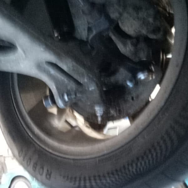 27.05.2025 2002 Ford Thunderbird Black suspension 5