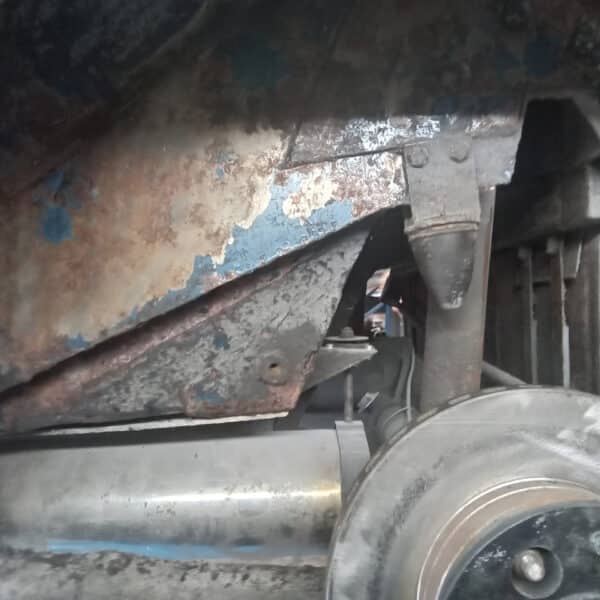 29.05.2025 1976 Jensen Interceptor Blue Scrapping undercoat 2