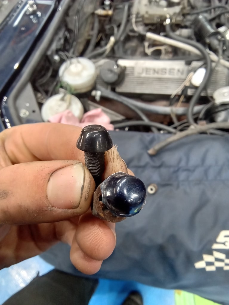 29.05.2025 1976 Jensen Interceptor Blue wiper bezels 5