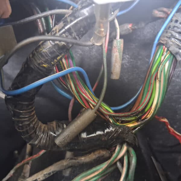 29.05.2025 1978 MG Midget 1500 Green wiring fault 3