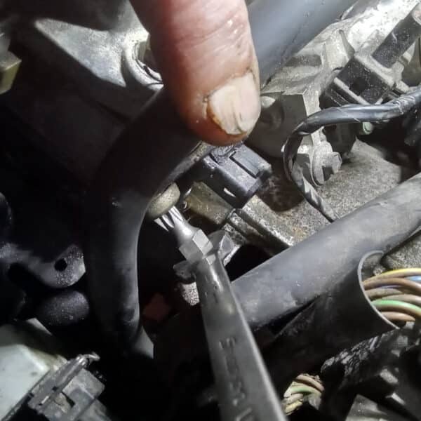 29.05.2025 1993 Ford Escort XR3I Silver Oil Leak 3