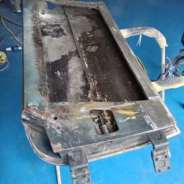 03.06.2025 1969 Aston Martin DB6 Volante Blue door frames prepped 14
