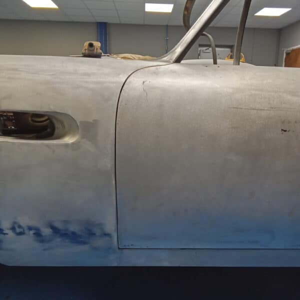 03.06.2025 1969 Aston Martin DB6 Volante Blue door gaps 2