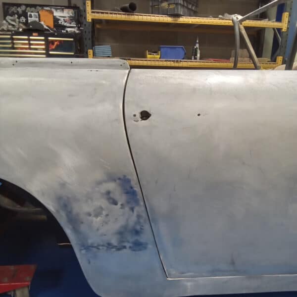 03.06.2025 1969 Aston Martin DB6 Volante Blue door gaps 4