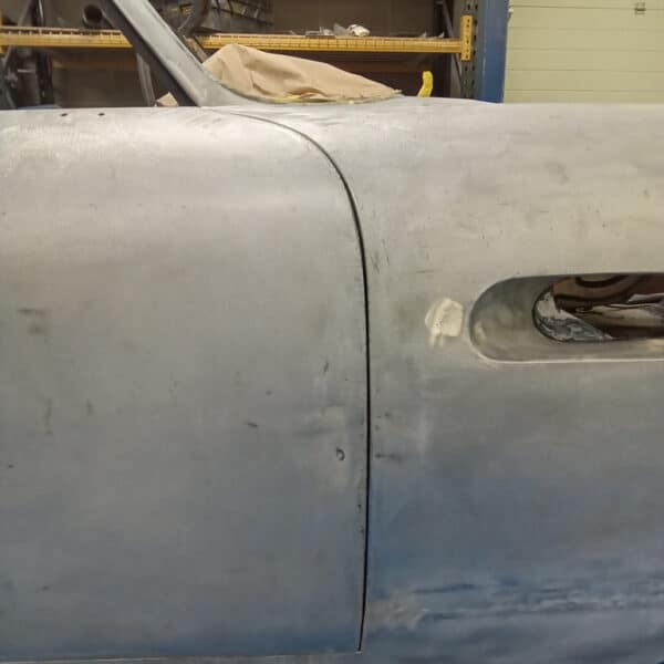 03.06.2025 1969 Aston Martin DB6 Volante Blue door gaps 5