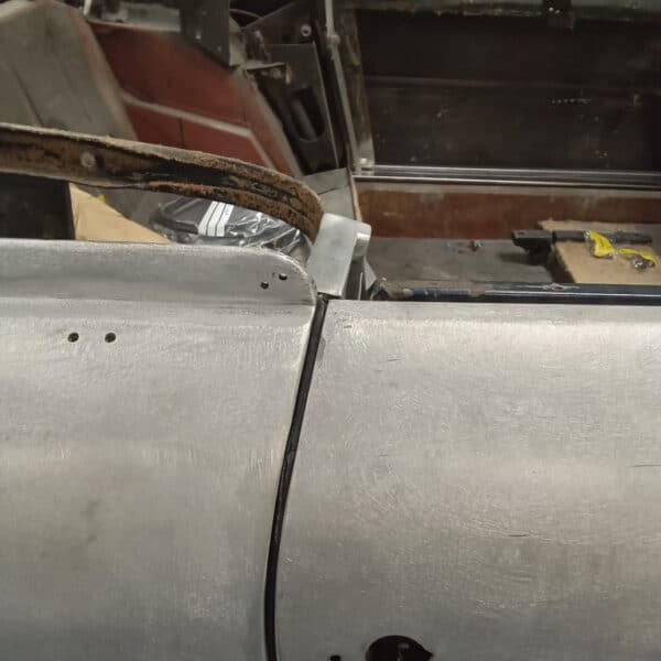 03.06.2025 1969 Aston Martin DB6 Volante Blue door gaps 6