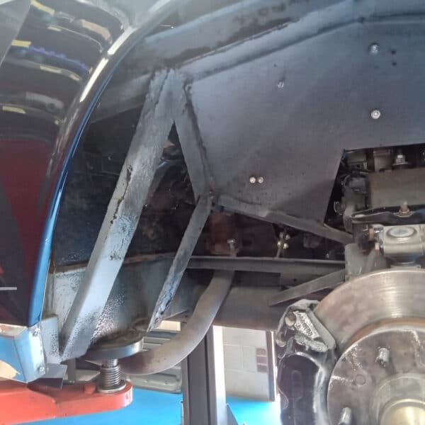 03.06.2025 1976 Jensen Interceptor underseal 1