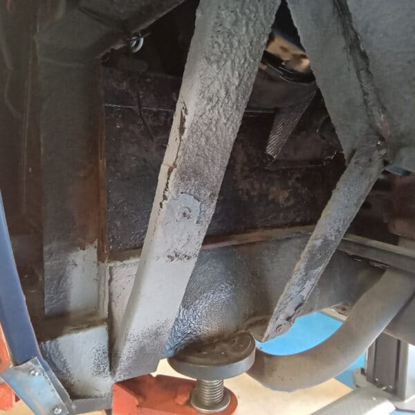 03.06.2025 1976 Jensen Interceptor underseal 3