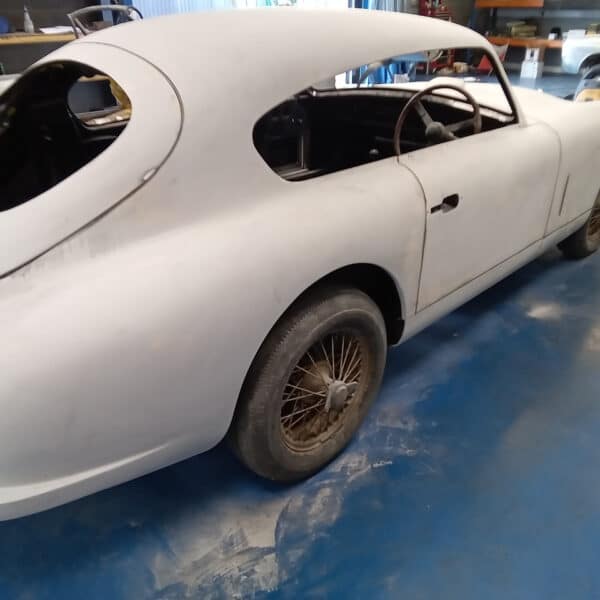 030625 1953 Aston Martin DB2 4 Blocking 03