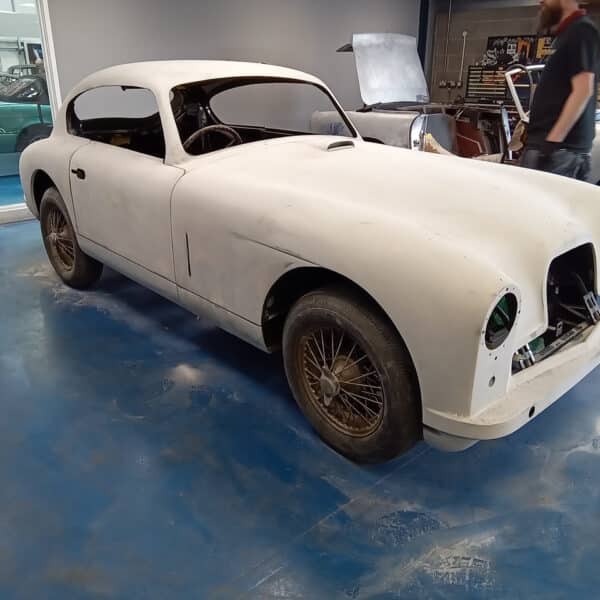 030625 1953 Aston Martin DB2 4 Blocking 04