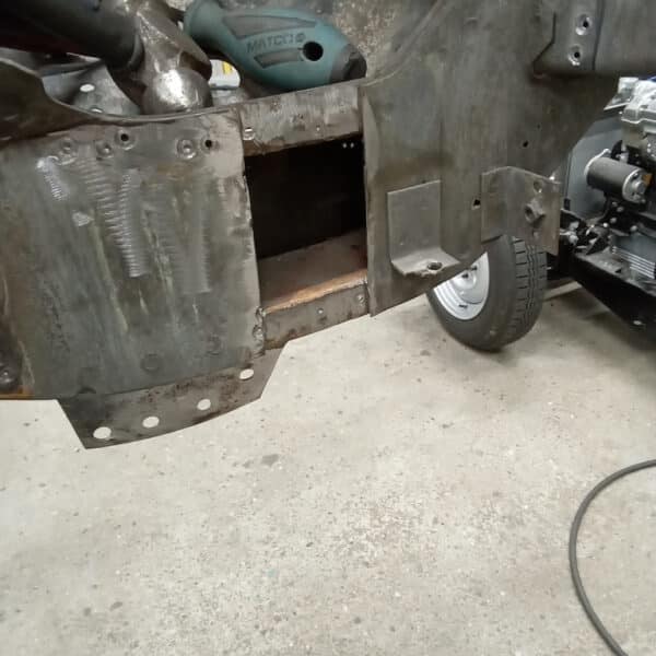 04062025 1978 Mercedes 350sl wings and rust 17