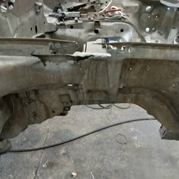04062025 1978 Mercedes 350sl wings and rust 5