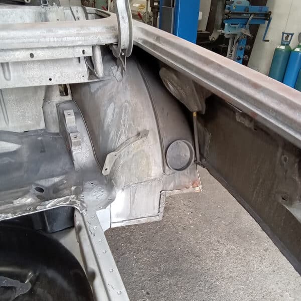04062025 1978 Mercedes 350sl wings and rust 9