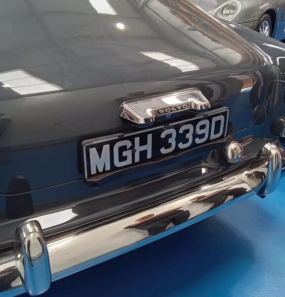 040625 1966 Volvo Amazon fitting parking sensors 01