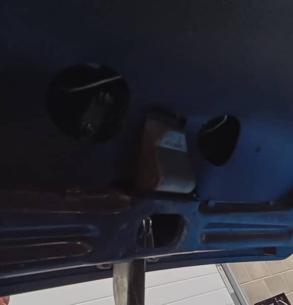 040625 1966 Volvo Amazon fitting parking sensors 02