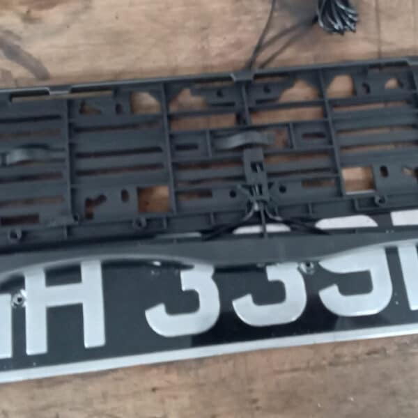 040625 1966 Volvo Amazon fitting parking sensors 07