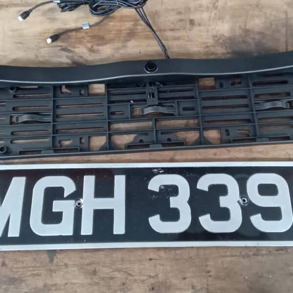 040625 1966 Volvo Amazon fitting parking sensors 08