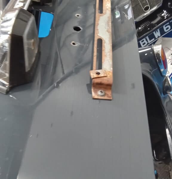 040625 1966 Volvo Amazon fitting parking sensors 13