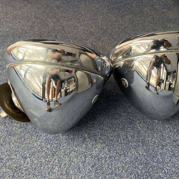 05.06.2025 1954 Jaguar XK120 Cream Headlights 1
