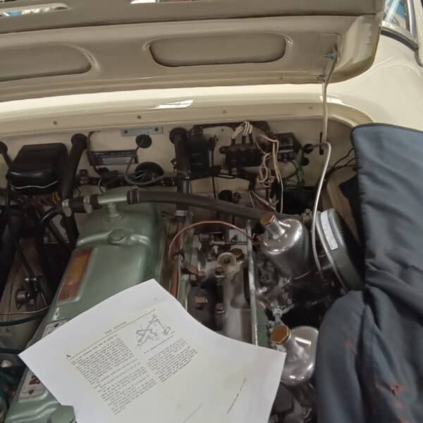 05.06.2025 1959 Austin Healey 3000 White Accelator Setting 1