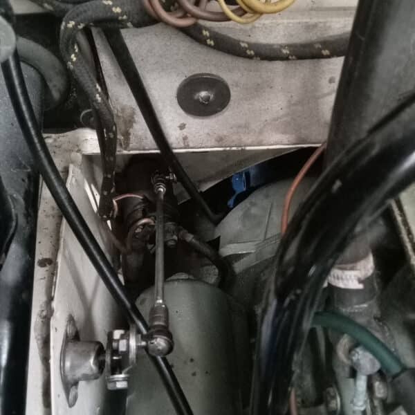 05.06.2025 1959 Austin Healey 3000 White Accelator Setting 2