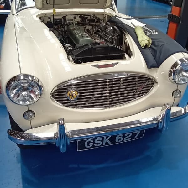 05.06.2025 1959 Austin Healey 3000 White throttel shaft 1