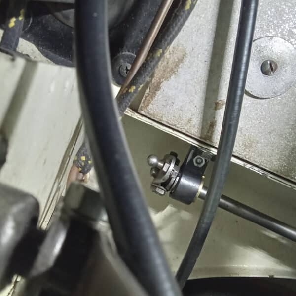 05.06.2025 1959 Austin Healey 3000 White throttel shaft 10