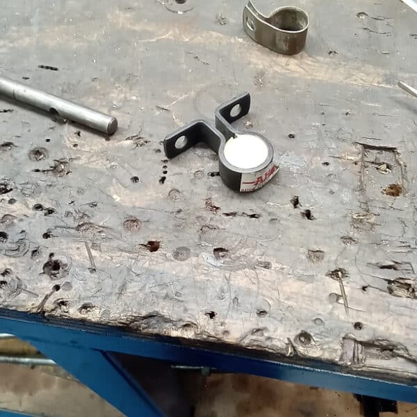 05.06.2025 1959 Austin Healey 3000 White throttel shaft 7