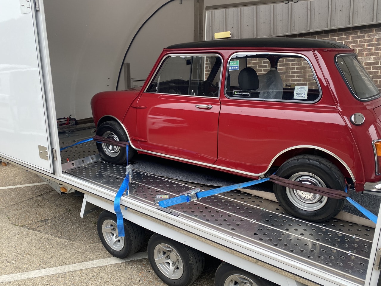 05.06.2025 1968 Austin Mini Cooper S Red Transport 1