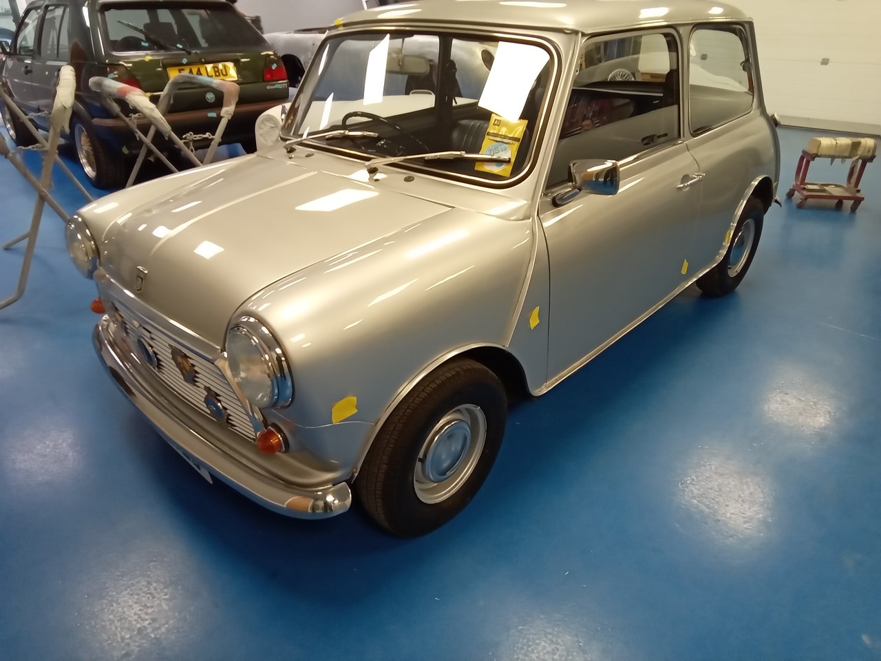 05.06.2025 1977 Leyland Mini 1000 Silver Strip car 4